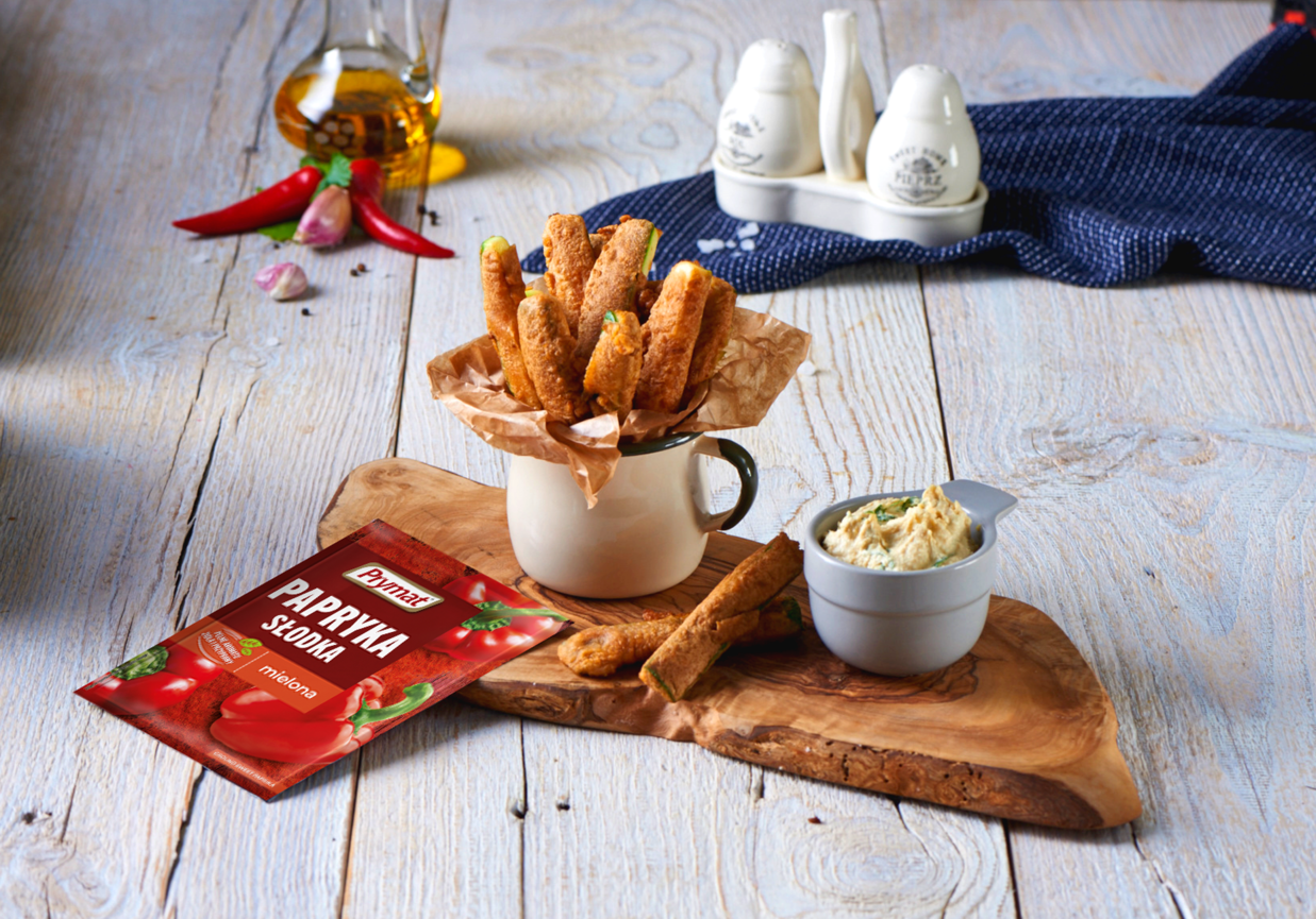 Frytki z cukinii z dipem serowym foto