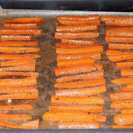 Krok 6 - Frytki z marchewki - pieczone foto