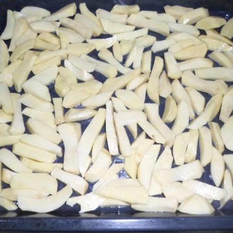 Krok 2 - Frytki z piekarnika z panierowanym serem foto
