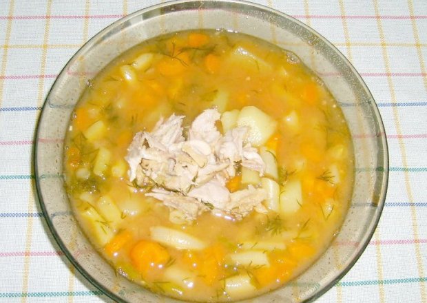 Fotografia przedstawiająca fsolka żółta warzywna lekka zupa