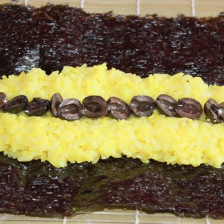 Krok 1 - Fusion- Sushi z łososia z oliwkami foto
