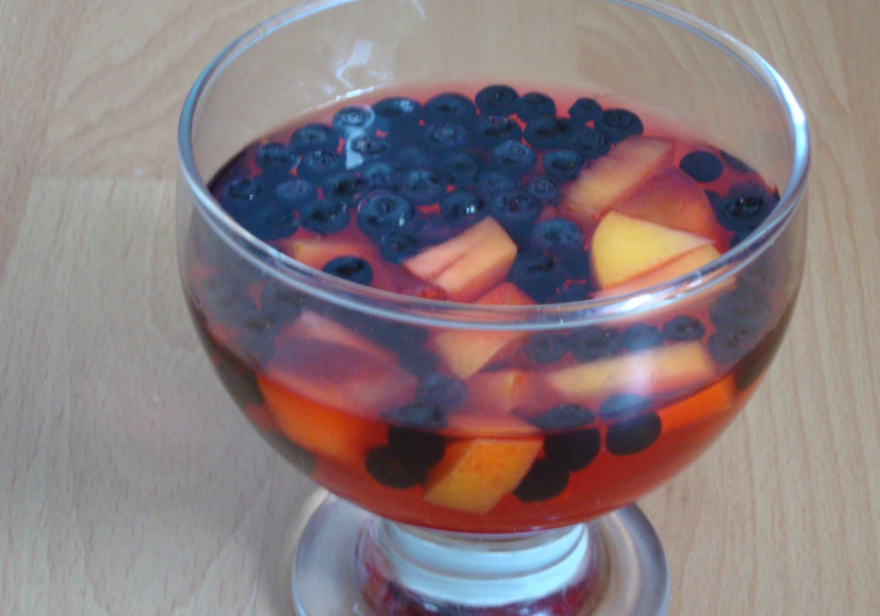 Galaretka truskawkowa z owocami foto