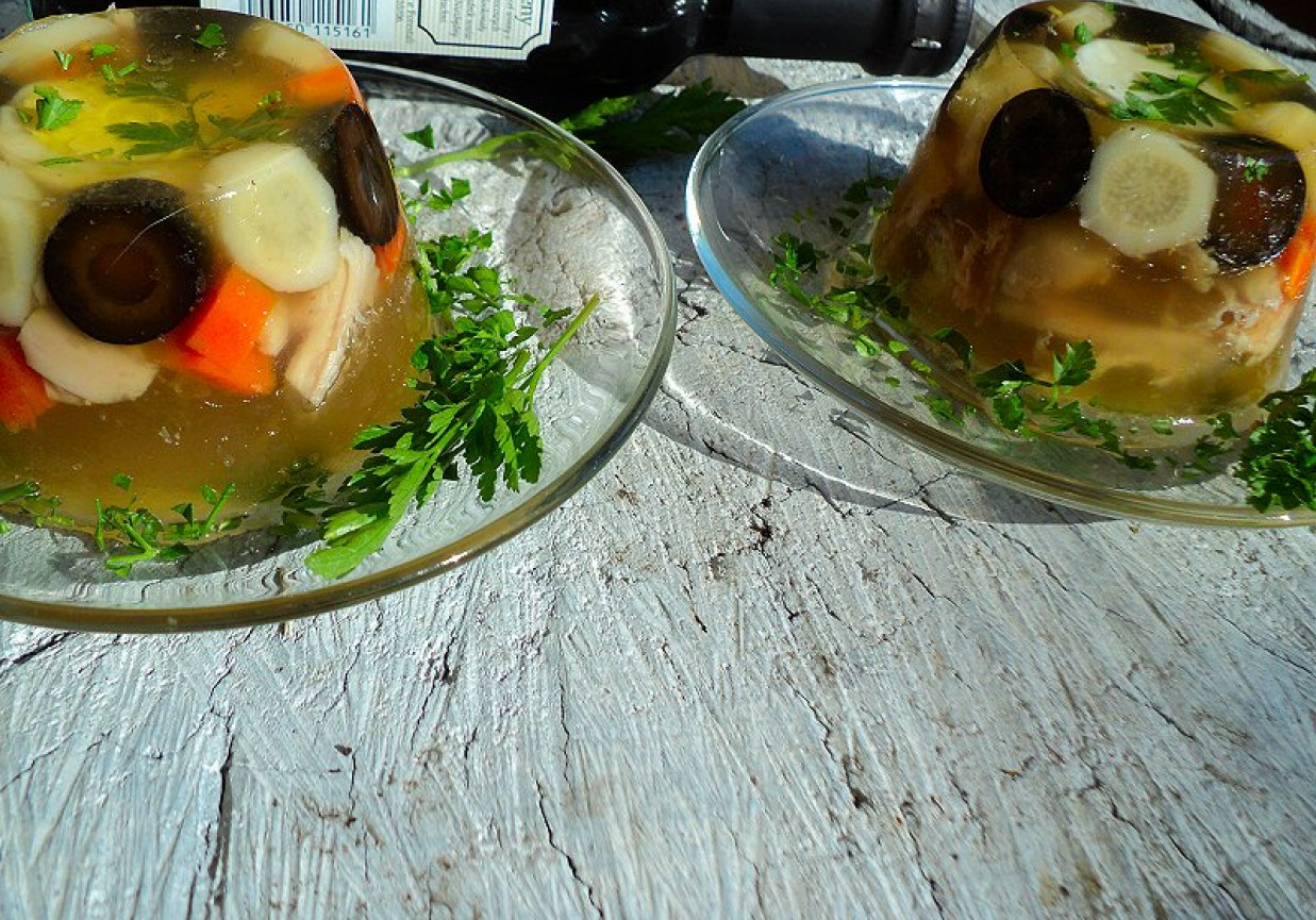 Galaretka warzywno - mięsna z oliwkami foto