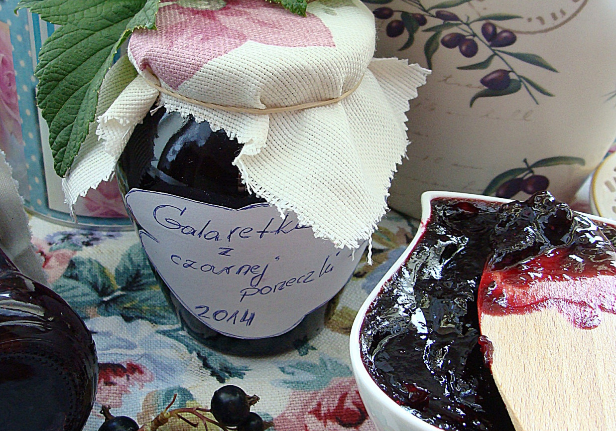 Galaretka z czarnej porzeczki z sokiem wiśniowym foto
