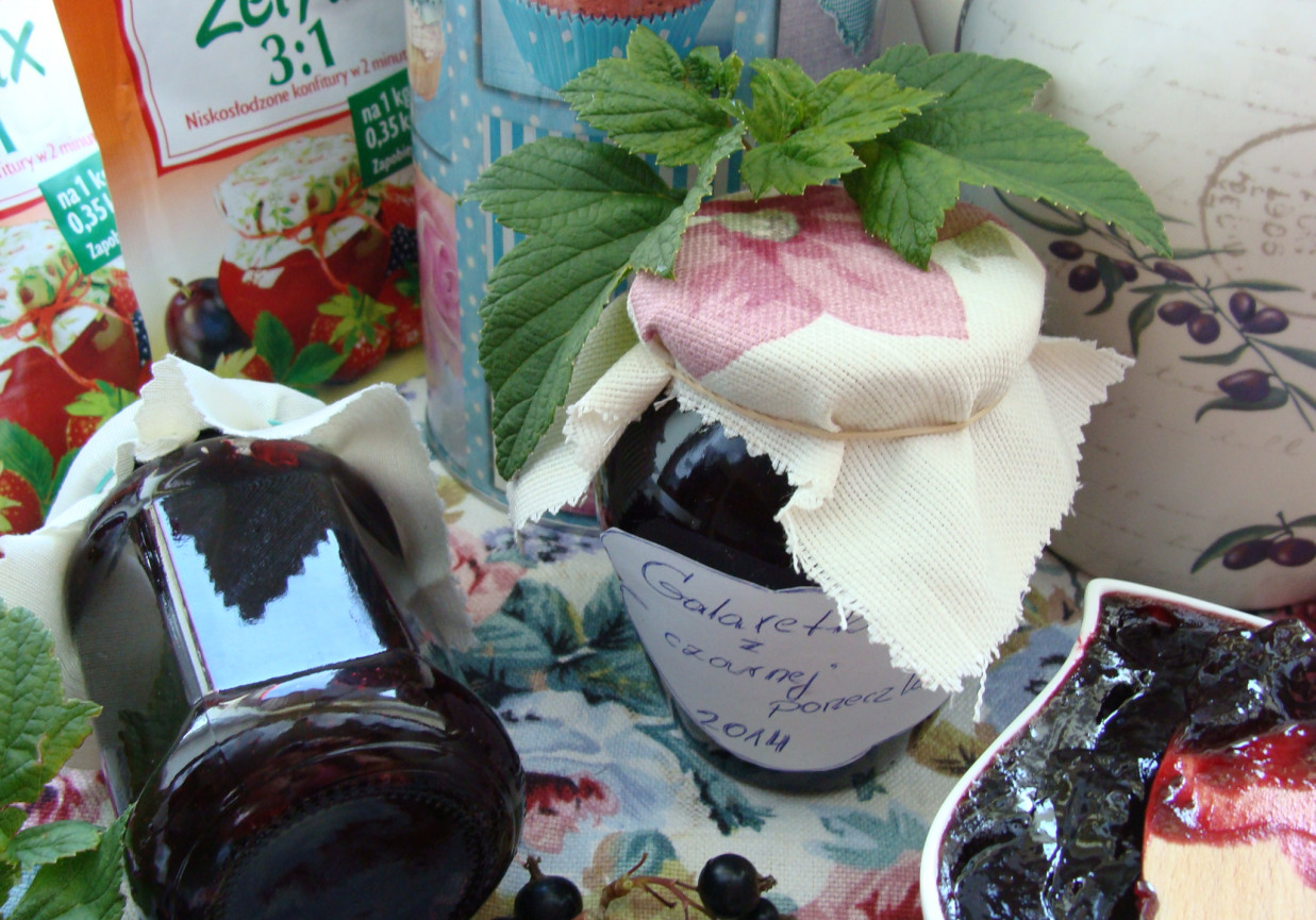 Galaretka z czarnej porzeczki z sokiem wiśniowym foto