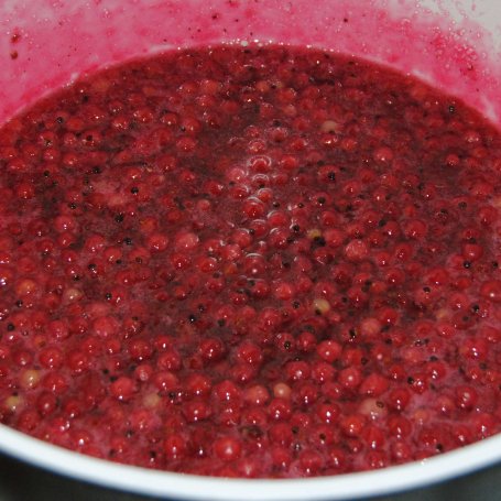 Krok 4 - Galaretka z czerwonych porzeczek foto
