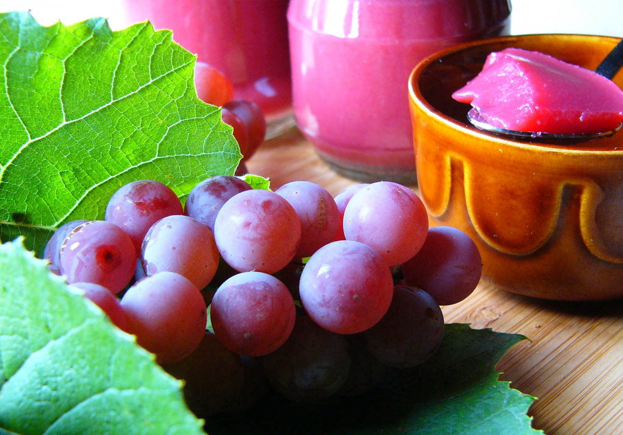 Galaretka z różowych winogron foto