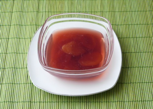 Fotografia przedstawiająca Galaretka z suszonych moreki i soku wiśniowego