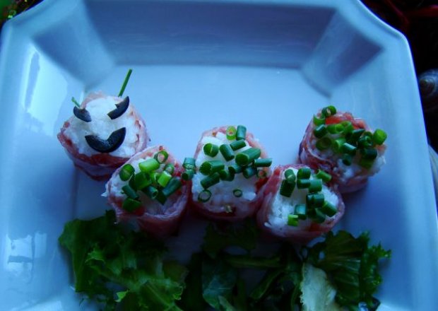 Fotografia przedstawiająca Gąsieniczka z sushi