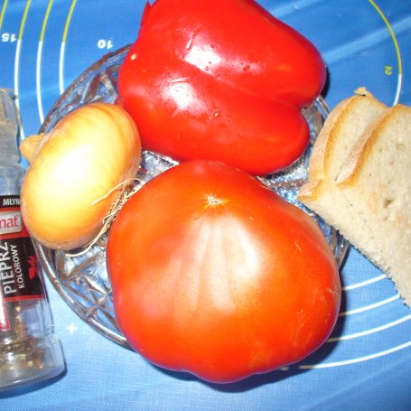Krok 1 - Gaspacho z pomidorów , cebuli i papryki foto
