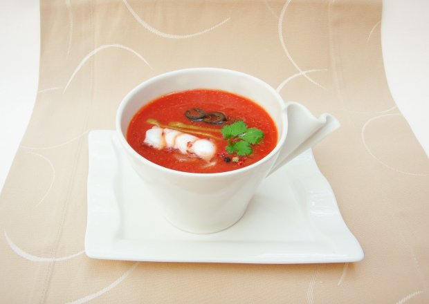 Fotografia przedstawiająca Gazpacho, czyli hiszpański chłodnik z pomidorów