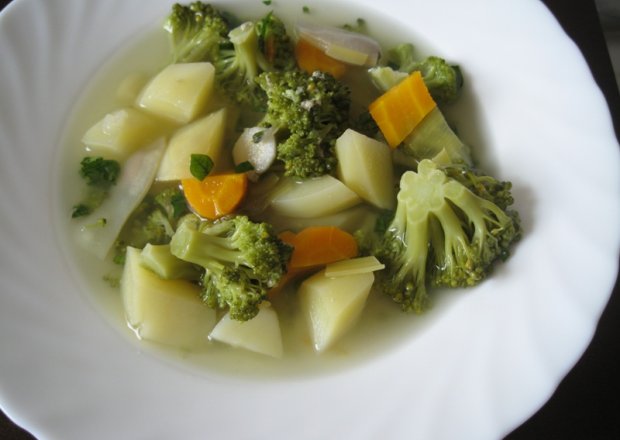 Fotografia przedstawiająca Gęsta zupa brokułowa