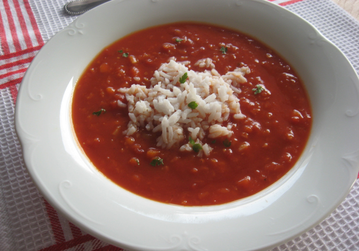 Gęsta zupa pomidorowa z ryżem foto