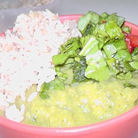 Krok 3 - Gęsty krem brokułowy z ryżem i sałatką foto