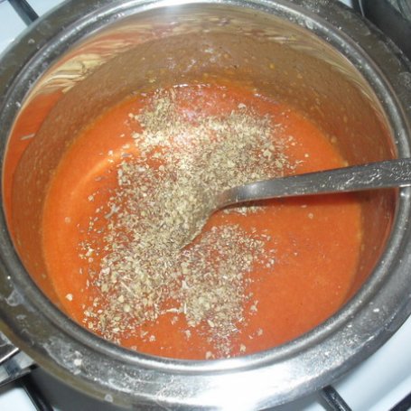 Krok 4 - Gęsty sos pomidorowy. foto