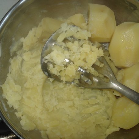 Krok 3 - Gniecione ziemniaki z pieczarkowym wsadem foto