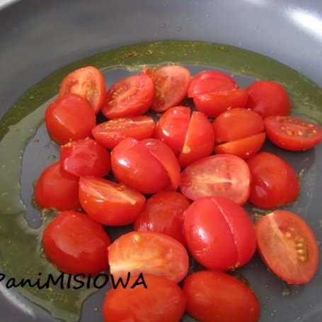Krok 1 - Gnocchi w sosie pomidorowo-śmietanowym z salami i młodym szpinakiem foto