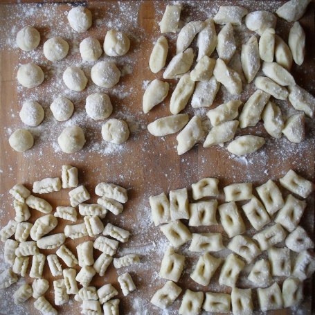 Krok 1 - Gnocchi w sosie pomidorowym z bazylią foto