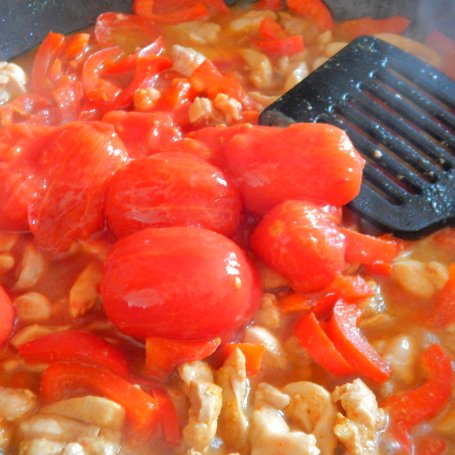 Krok 3 - Gnocchi z kurczakiem w pomidorach foto