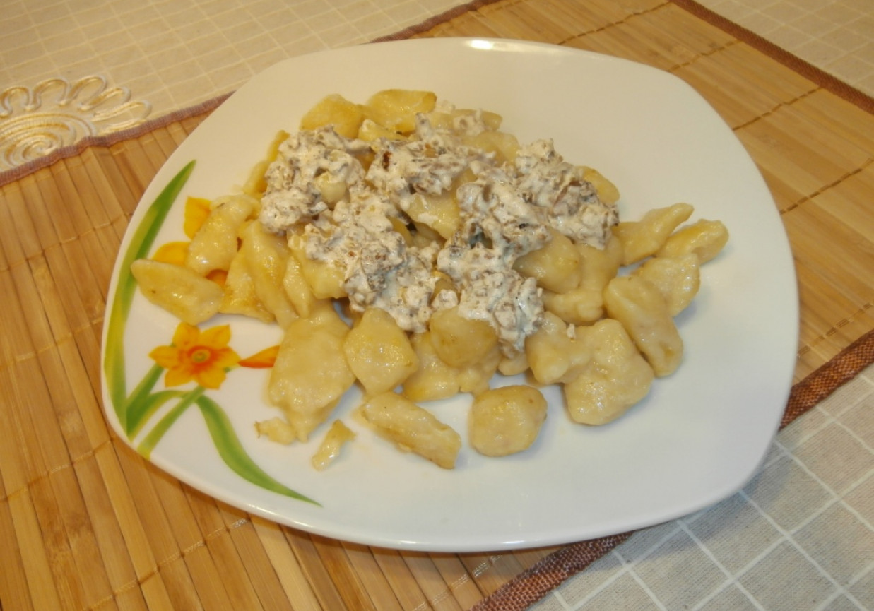 gnocchi z suszonymi grzybami foto