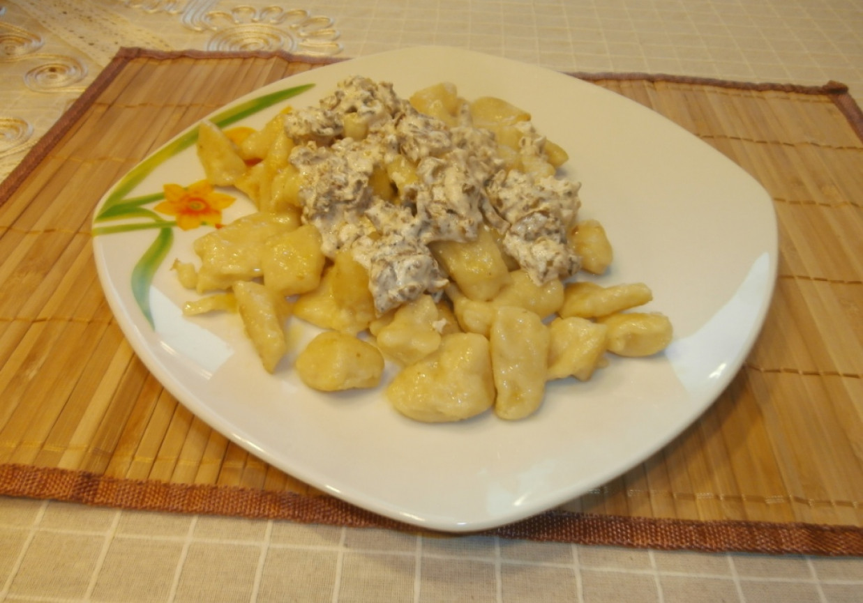 gnocchi z suszonymi grzybami foto