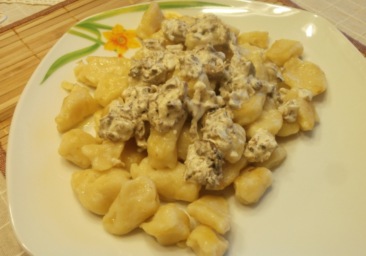 gnocchi z suszonymi grzybami foto