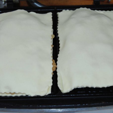 Krok 3 - Szarlotkowe gofry z ciasta francuskiego z kremem mascarpone foto