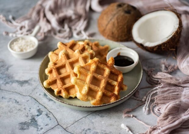 Fotografia przedstawiająca Gofry z mlekiem kokosowym
