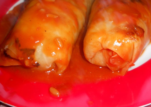 Fotografia przedstawiająca Gołąbki w sosie pomidorowym