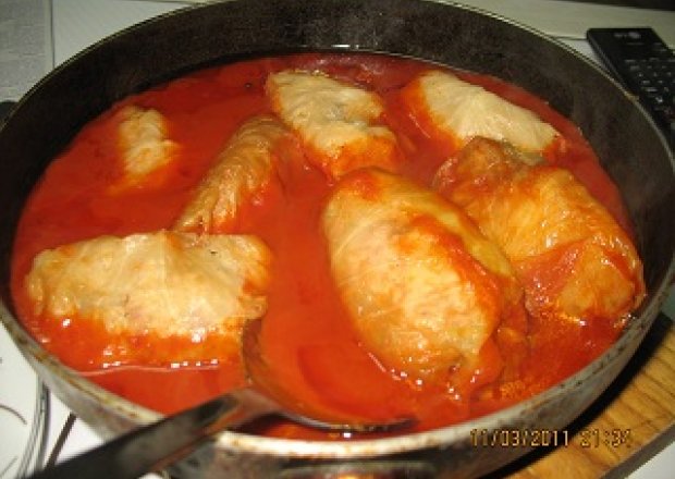 Fotografia przedstawiająca Gołąbki w sosie pomidorowym