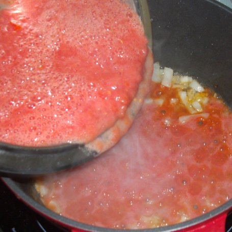 Krok 4 - gołąbki w sosie ze świeżych pomidorów... foto