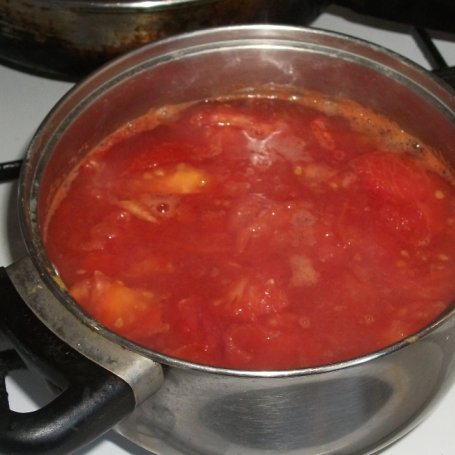 Krok 4 - Gołąbki z chilli z sosie z pomidorów foto