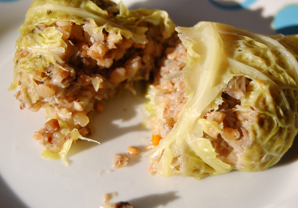 Gołąbki z kaszą gryczaną i pieczarkami DoradcaSmaku.pl