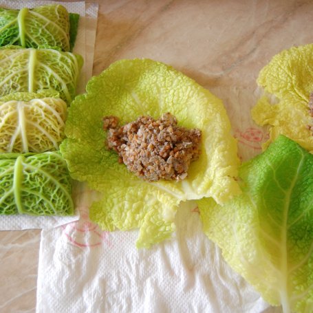 Krok 8 - Gołąbki z kaszą gryczaną i pieczarkami foto