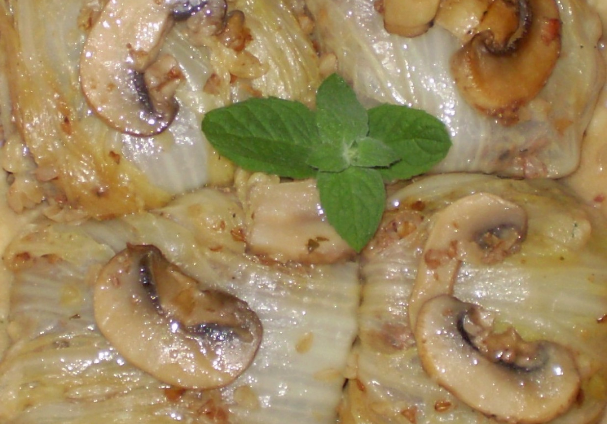 ,Gołąbki z kaszą gryczaną w sosie pieczarkowym : foto