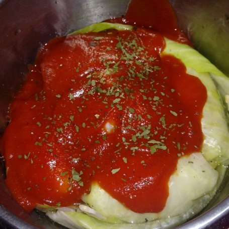 Krok 3 - Gołąbki z mięsem mocno czosnkowe w pomidorach foto