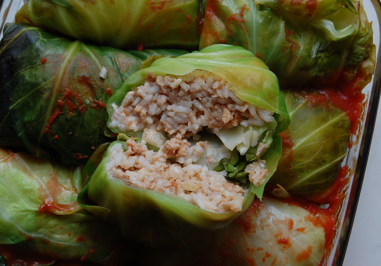 Gołąbki z młodej kapusty pieczone w piekarniku foto