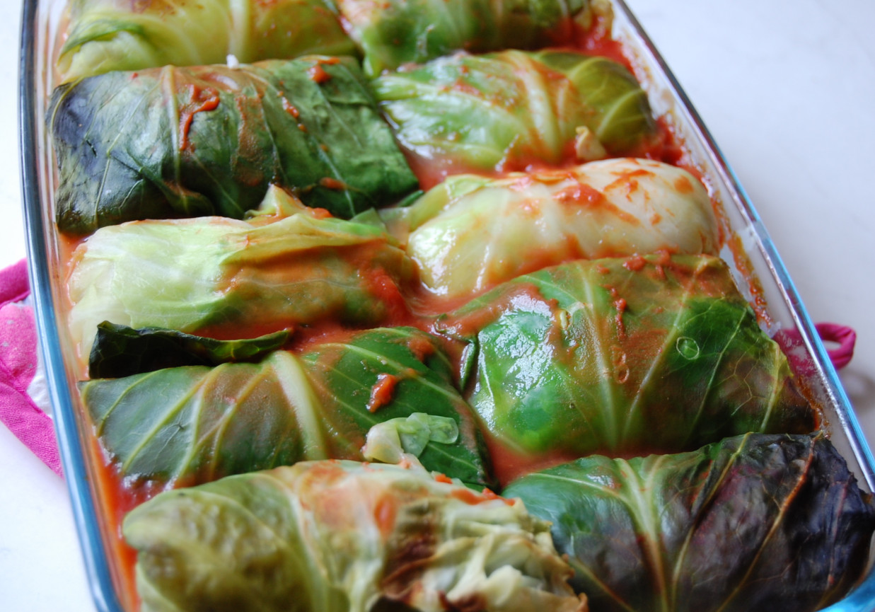 Gołąbki z młodej kapusty pieczone w piekarniku foto