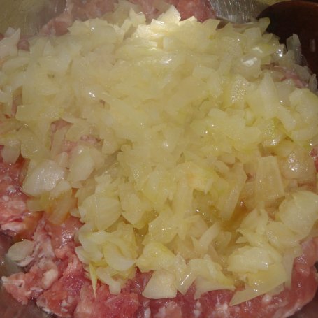 Krok 2 - Gołąbki z młodej kapusty z ryżem i mięsem mielonym foto
