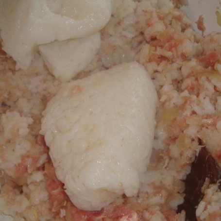Krok 3 - Gołąbki z młodej kapusty z ryżem i mięsem mielonym foto