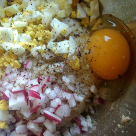 Krok 1 - Gołąbki z ryżem, jajkiem i rzodkiewką foto