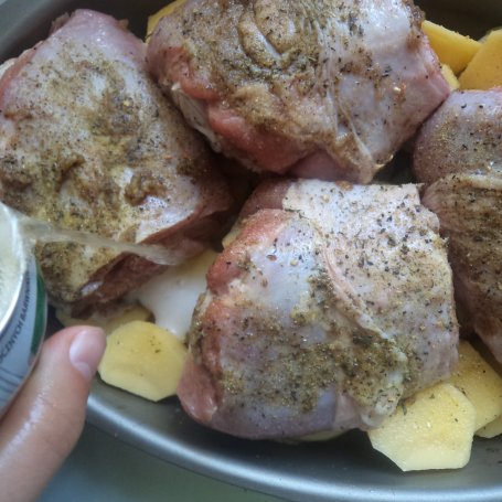 Krok 6 - Golonka indycza pieczona w piwie :) foto