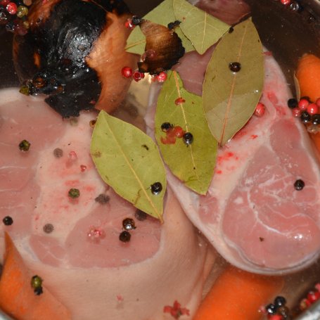 Krok 1 - Golonki pieczone z piwem foto