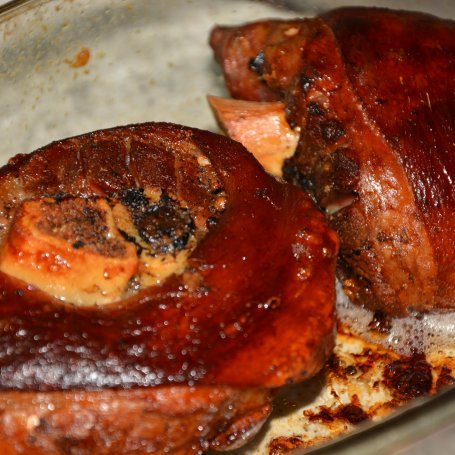 Krok 3 - Golonki pieczone z piwem foto