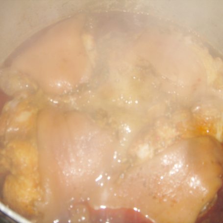 Krok 4 - Golonki wieprzowe duszone w piwie z nutą miodu i marchewką foto