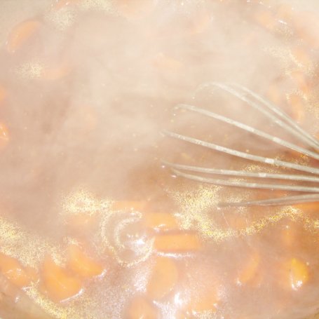 Krok 6 - Golonki wieprzowe duszone w piwie z nutą miodu i marchewką foto