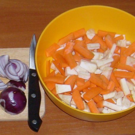 Krok 2 - GOLONKI Z INDYKA W WARZYWACH foto