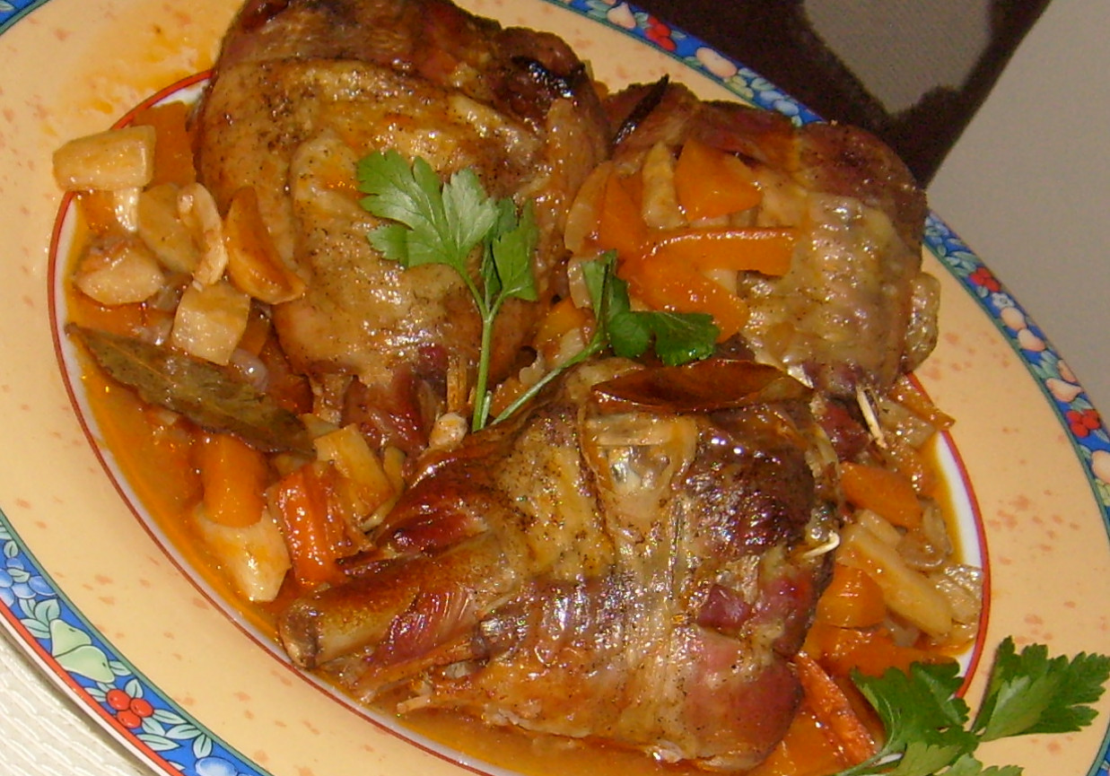 Golonki z indyka w warzywach foto