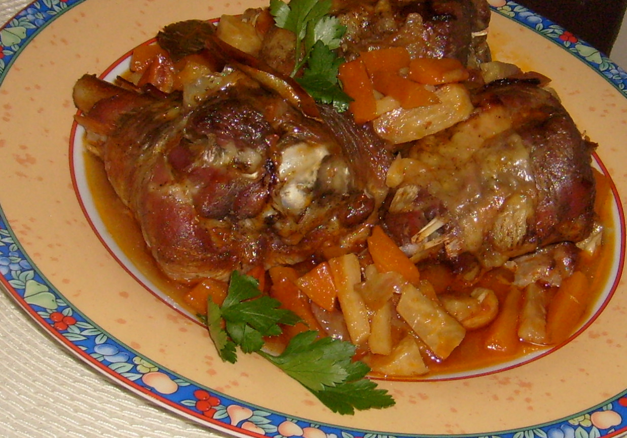 Golonki z indyka w warzywach foto