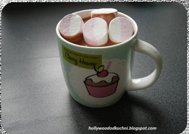 Fotografia przedstawiająca Gorąca czekolada z marshmallows